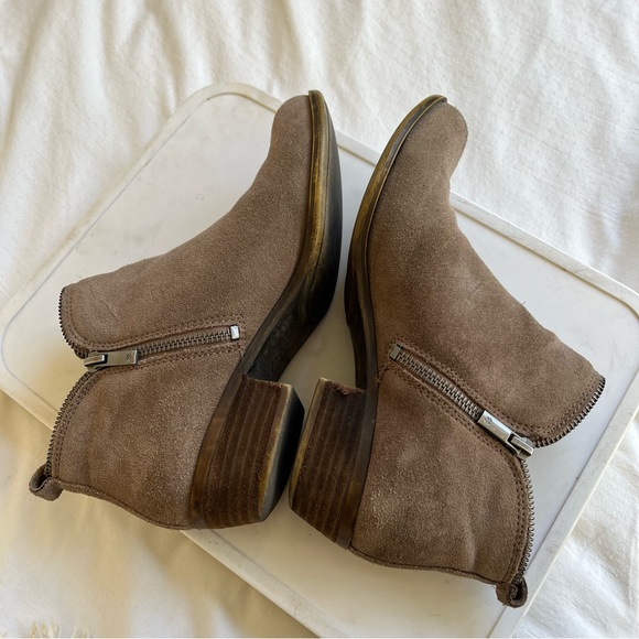 Lucky Brand Bartalino Suede Zip Booties Size 8 Taupe - Picture 6 of 8